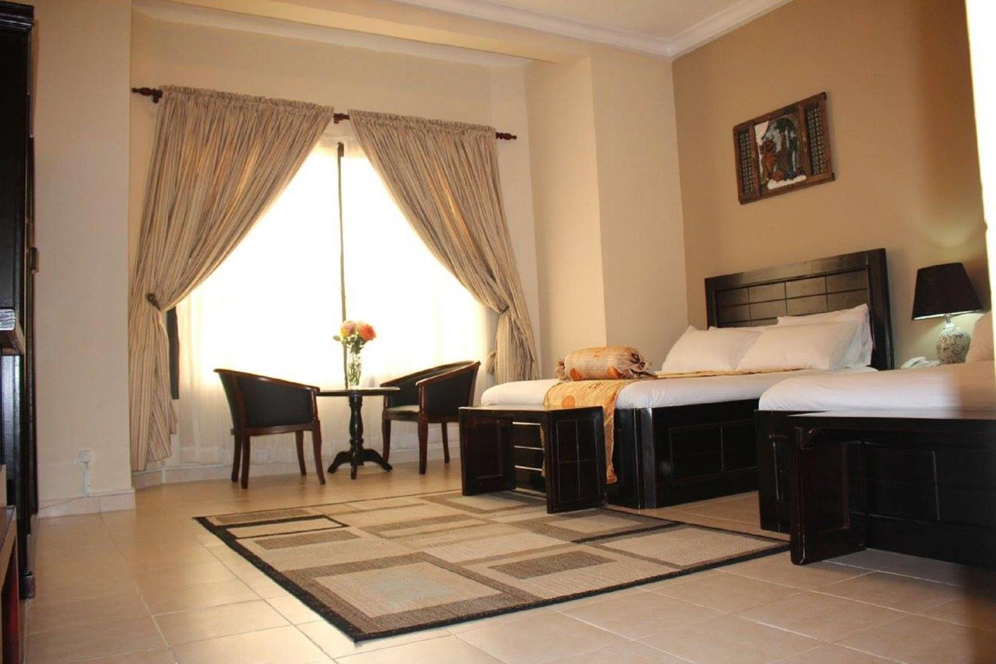 Palm Spring Resort Monrovia Exteriér fotografie